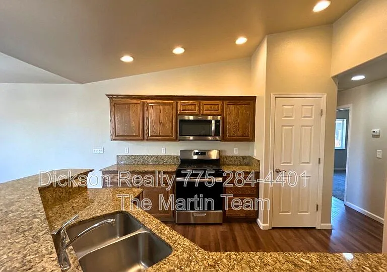 1842 Westward Ln — Photo 3