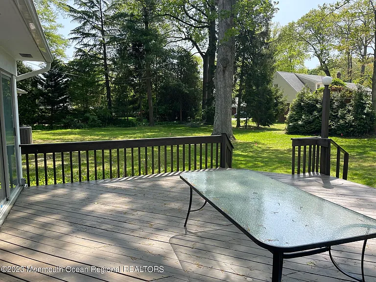 12 Greenbrier Rd — Photo 16