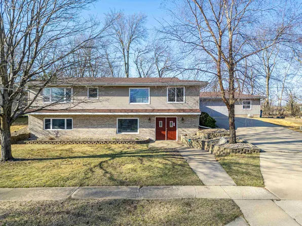 1224 Beech Dr, Dixon, IL 61021