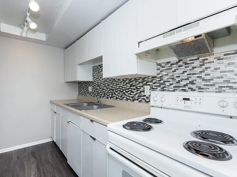Dexter Street Apartments — Photo 43