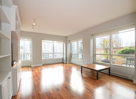 4th image of 250 E Pearson St APT 1801