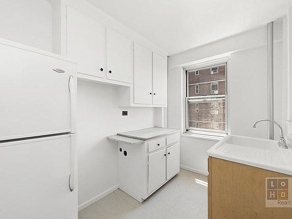 5th image of 575 Grand St Unit D1506