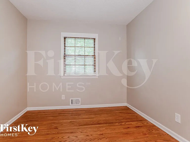 4501 E 104th St — Photo 12