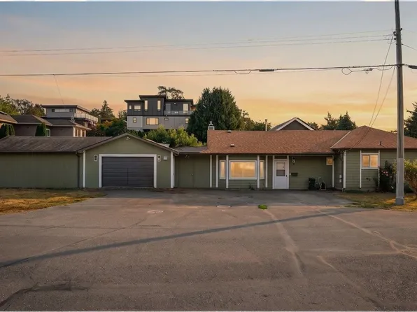 9 Camden Ave, View Royal, BC V8Z 1P6