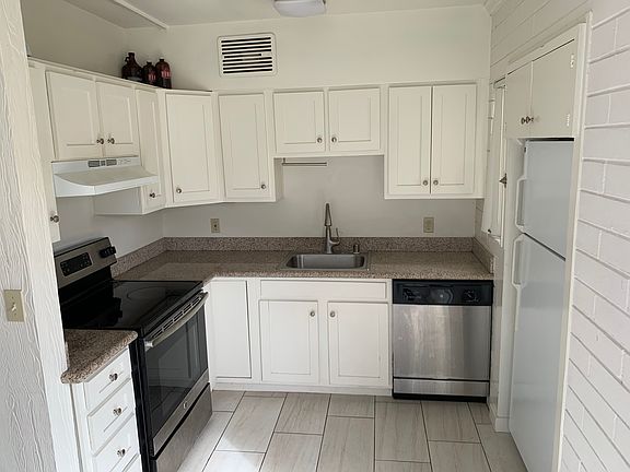 5th image of 438 Rosemont St #438