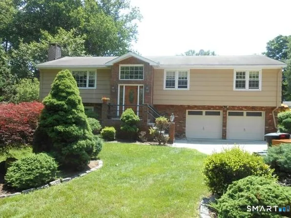 131 Old Elm Rd, Fairfield, CT 06825