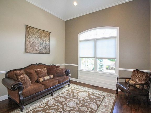 4th image of 5102 N Canfield Ave