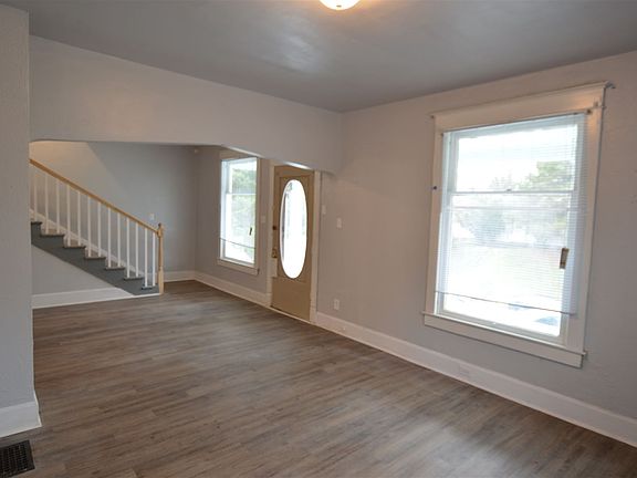 4th image of 2332 Coyner Ave