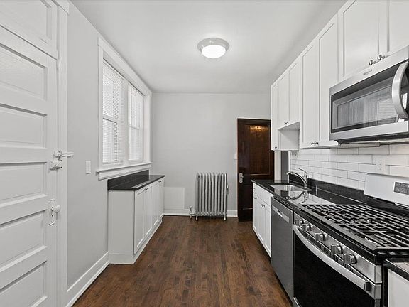4th image of 2520 W Belle Plaine Ave #2