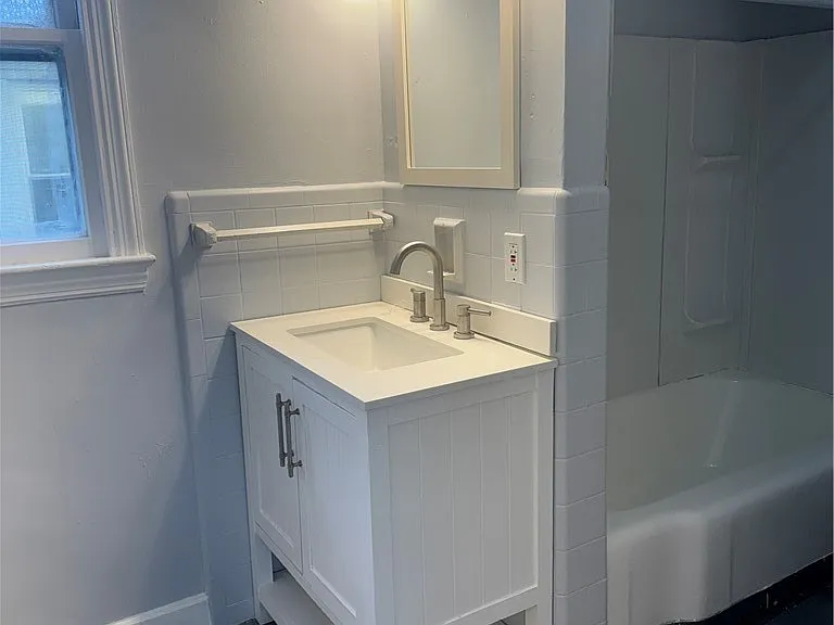 686 Seward St — Photo 12