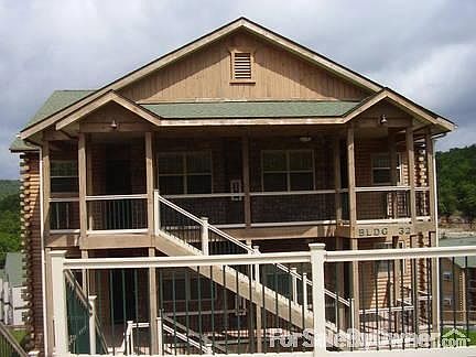Outside view of condo.
						:
						The condo unit is one flight of stairs from the parking lot.