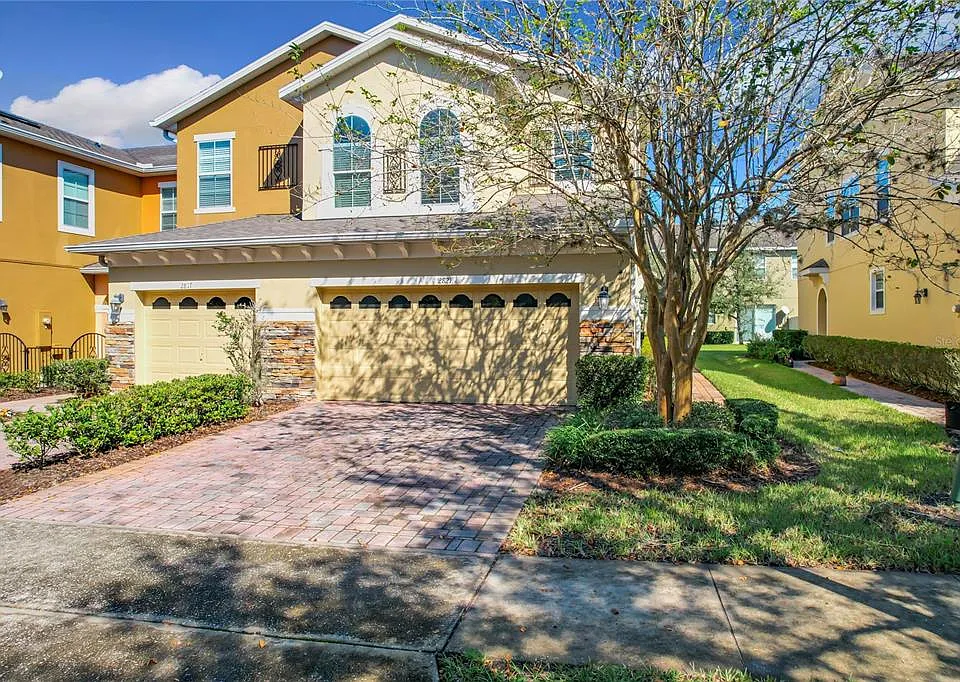 2821 Shady Willow Ln