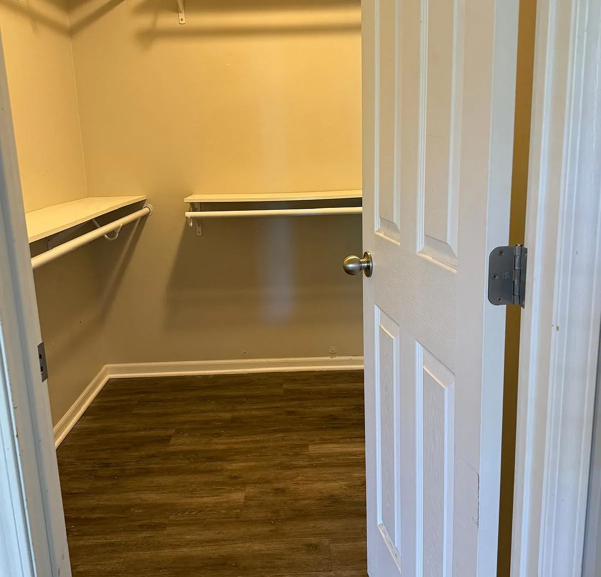 3 bed, 2.5 bath, 1720 sqft, $2,400 — Photo 4