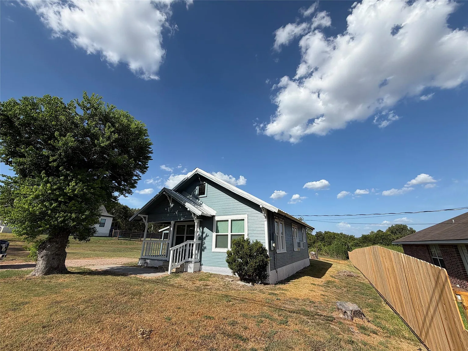 2 bed, 1.0 bath, 933 sqft, $1,450 — Photo 3