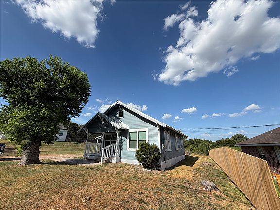 3rd image of 700 Burleson St