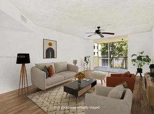 8215 Lake Dr #207, Doral, FL 33166
