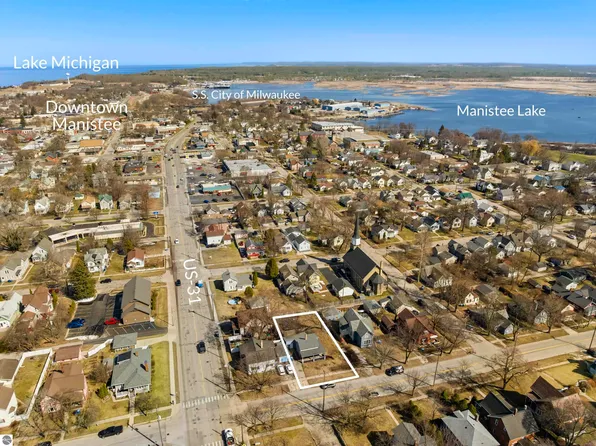 314 5th St, Manistee, MI 49660