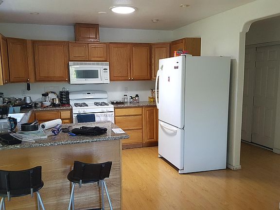 5th image of 608 Heller St #340