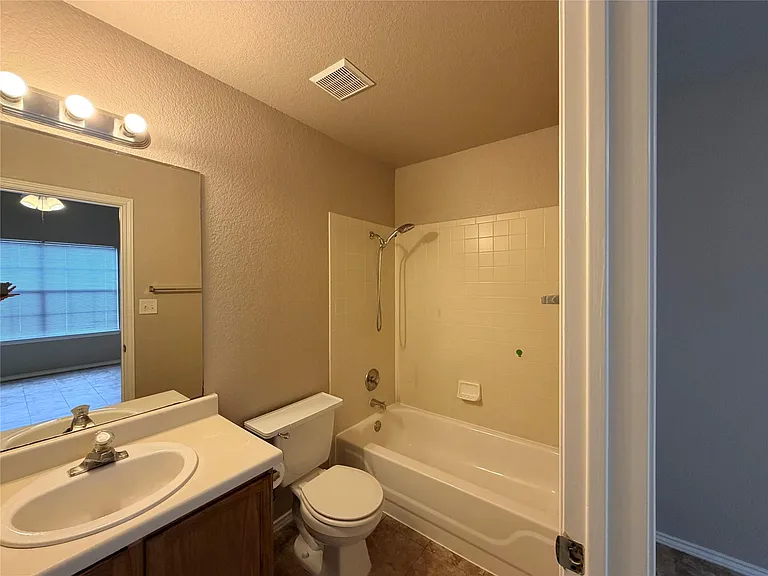 2904 Whisper Oaks Ln #A — Photo 10