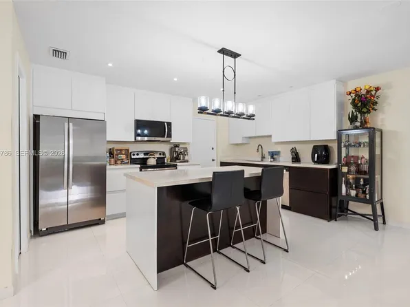 1330 NE 105th St APT 301, Miami Shores, FL 33138