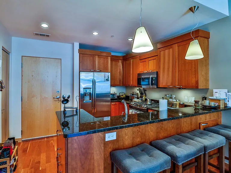 309 W Washington Ave #215 — Photo 7
