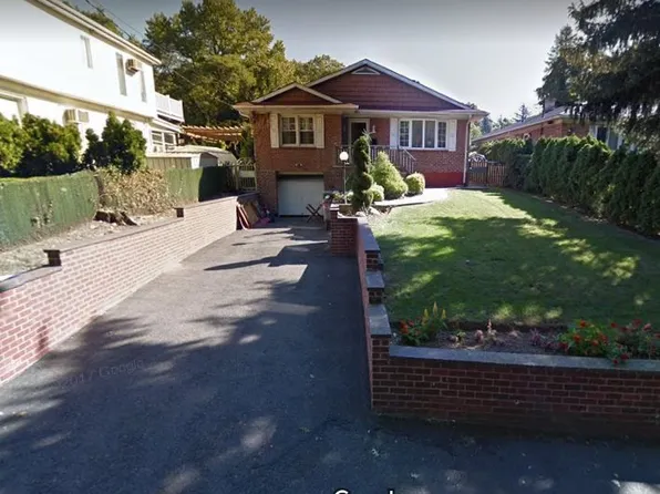 8643 Palermo St, Hollis, NY 11423