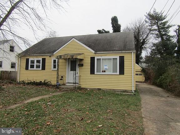 2nd image of 2711 Lakehurst Ave
