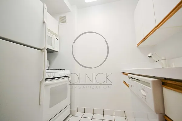 Rented by Olnick Organization | media 6