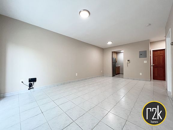 5th image of 2523 36th St APT 2F