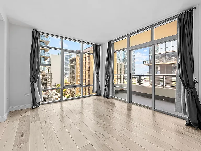 425 W Beech St #804 — Photo 19