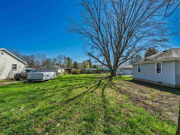 1112 S May Ave, Muncie, IN 47302