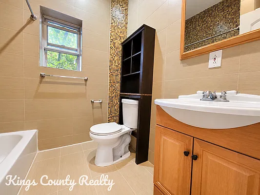 Bathroom, photo 1