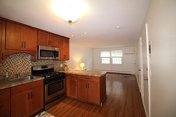 2 bed, 651 sqft, $2,200 — Photo 4