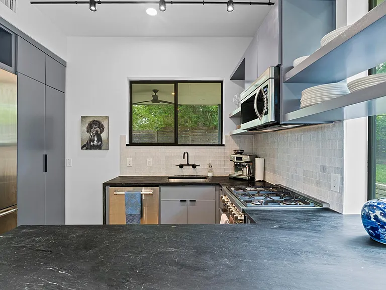 303 Woodward St #32 — Photo 15
