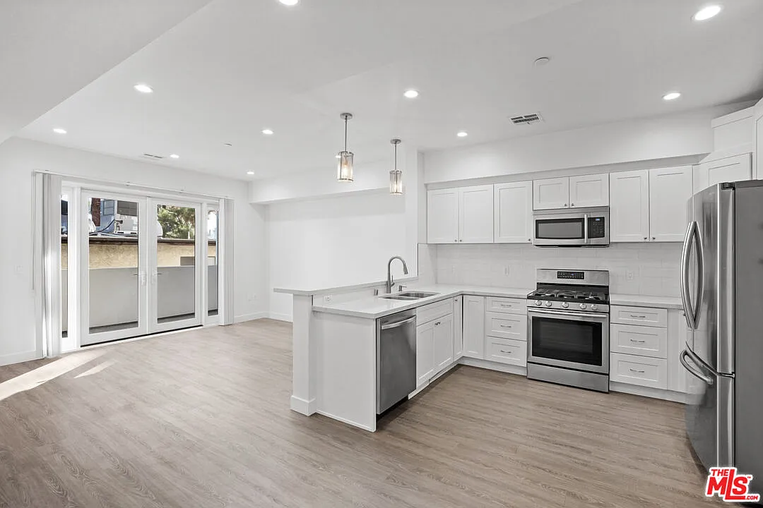 1 bed, 1.0 bath, 789 sqft, $3,395 — Photo 1
