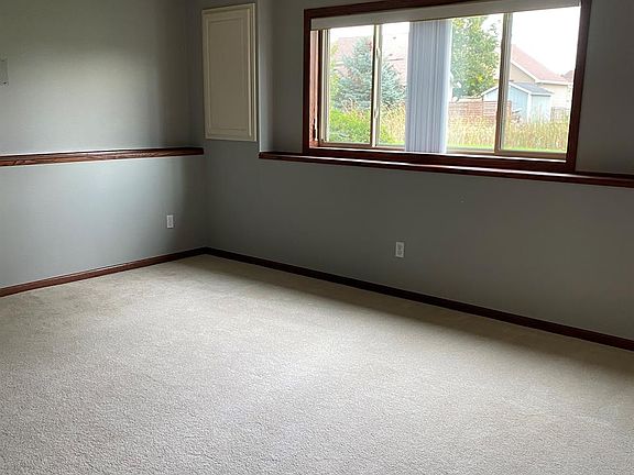 4th image of 300 23rd Ave N
