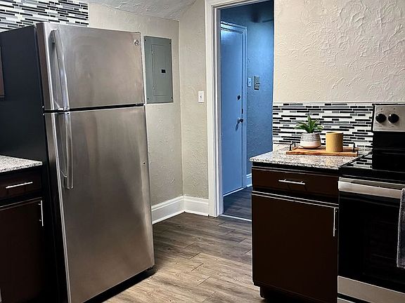 3rd image of 300-302 W Sycamore St #6