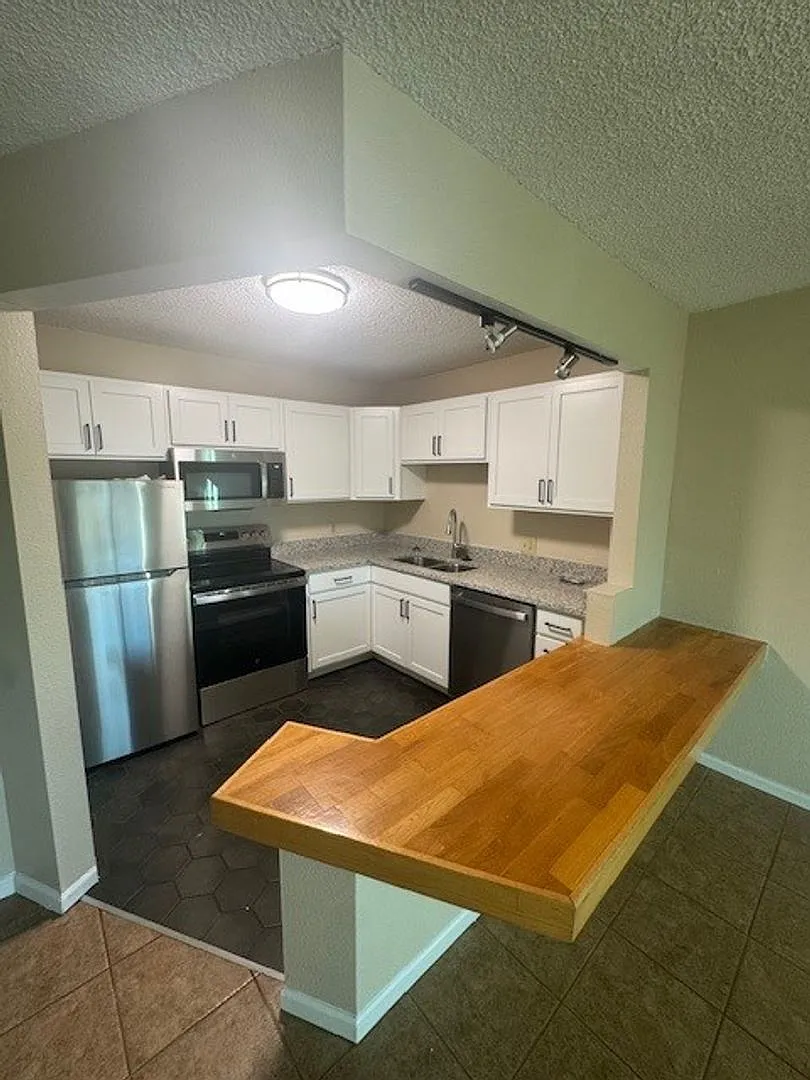 One Bedroom In Gunbarrel- All Utilities Included — Photo 1