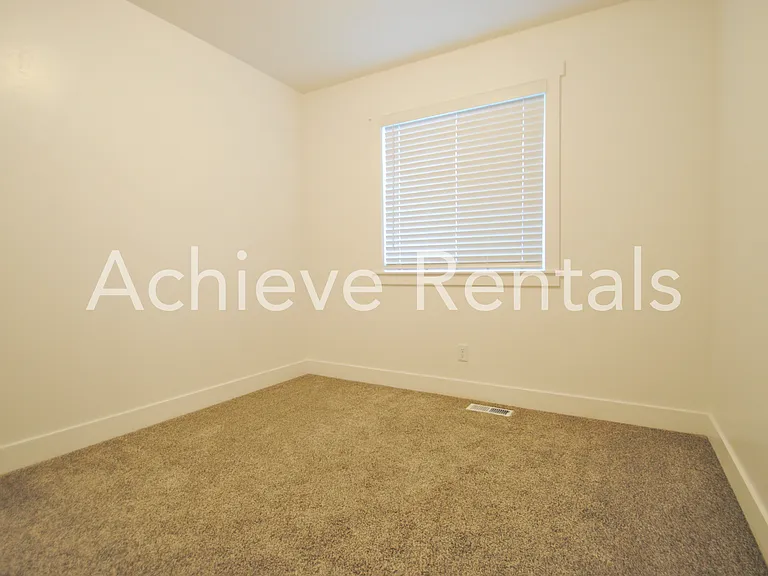 482 N 2650 W #9 — Photo 11