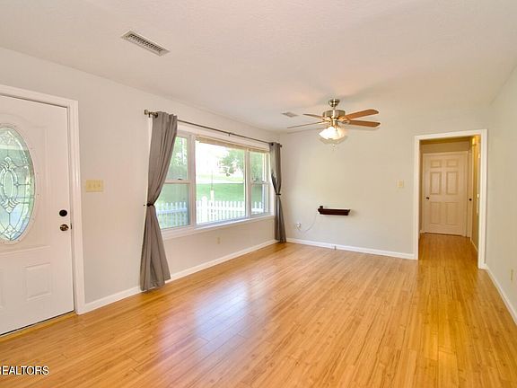 3rd image of 4932 Azalea Dr