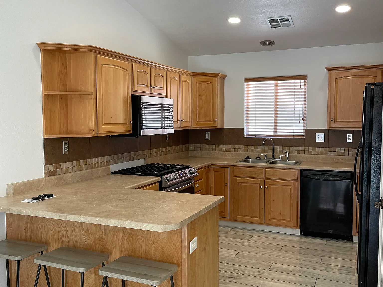 3 bed, 1196 sqft, $1,850 — Photo 4