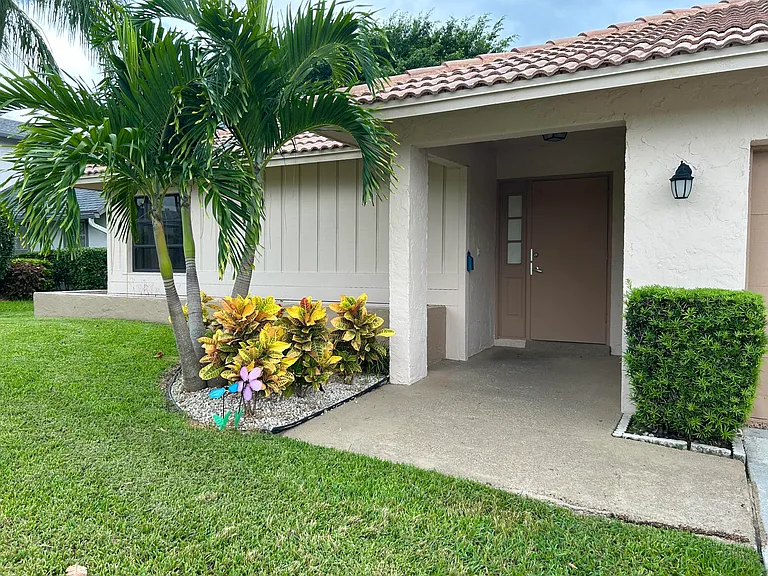 6162 Amberwoods Dr — Photo 4