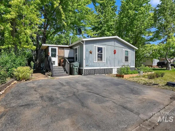 951 W Avalon St Trailer 9, Kuna, ID 83634