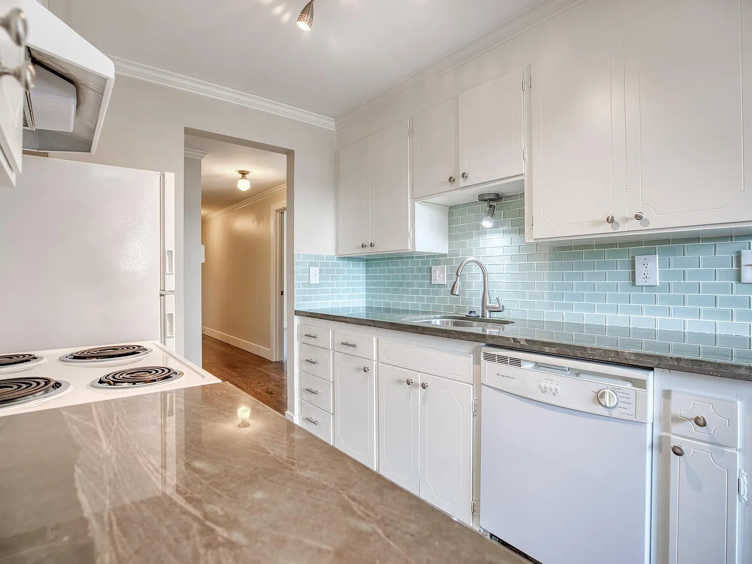 1 bed, 780 sqft, $2,575 — Photo 2
