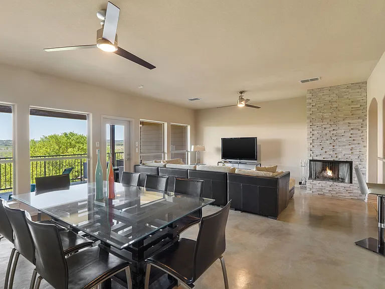 970 Parkview Dr — Photo 4