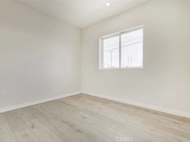 7408 Radford Ave — Photo 15