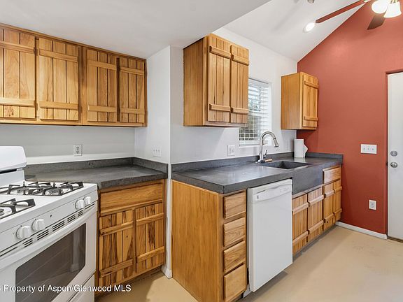 5th image of 412 E 4th St