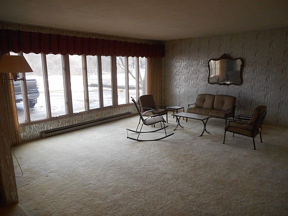 2nd image of 450 N McCombs St
