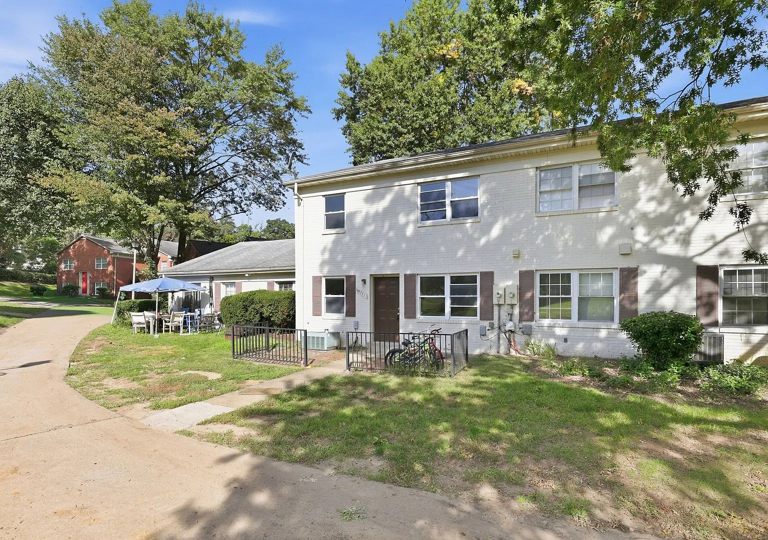 Welcome home to this inviting two-level, 2-bedroom, 1.5-bath residence in a convenient Lorton loc... — Photo 4