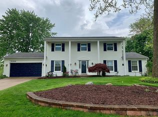 5399 Pocono Dr, West Bloomfield, MI 48323